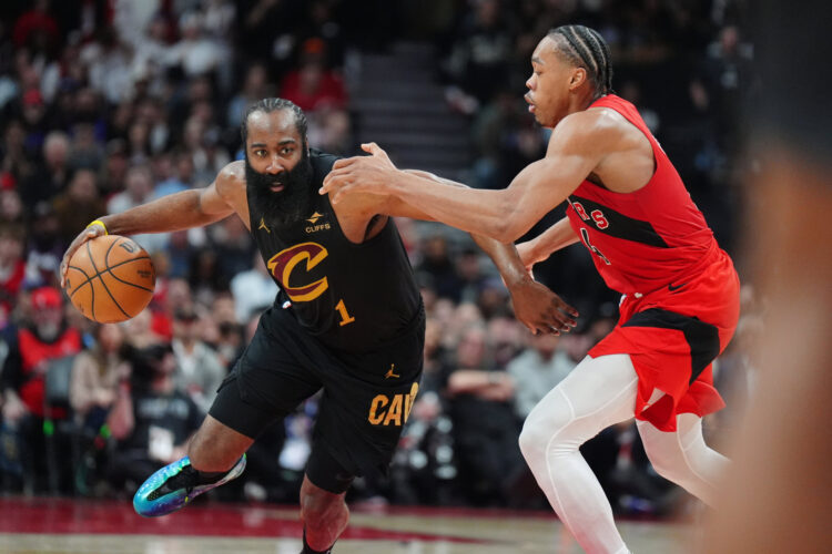 Cavs collapse late as Raptors win Game 4 to level series